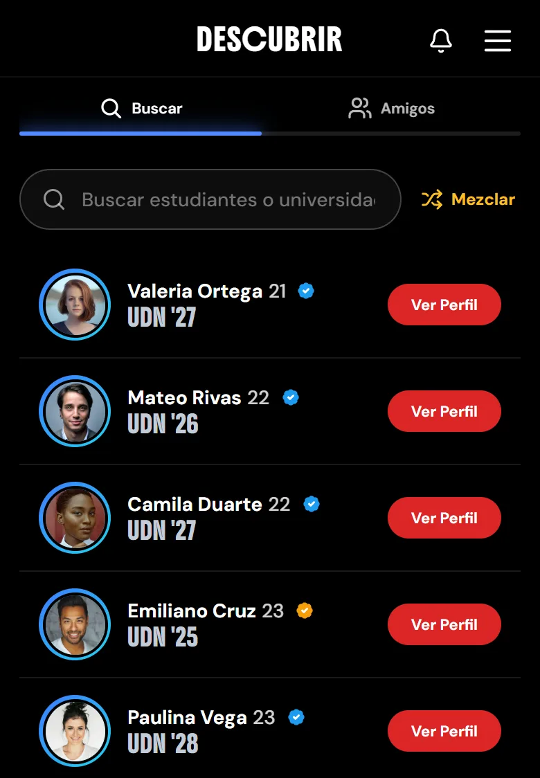 La pantalla Descubrir de UndrGradz: la pestana Buscar, con un campo de busqueda y una lista de estudiantes verificados de la misma universidad, cada uno con foto, nombre, edad, palomita de verificacion, escuela y ano de graduacion, y un boton Ver Perfil.